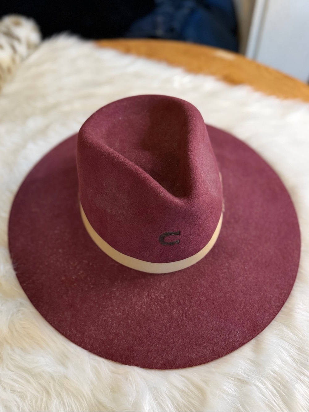 Charlie horse Women's Burgundy Felt Fedora with Cream Band